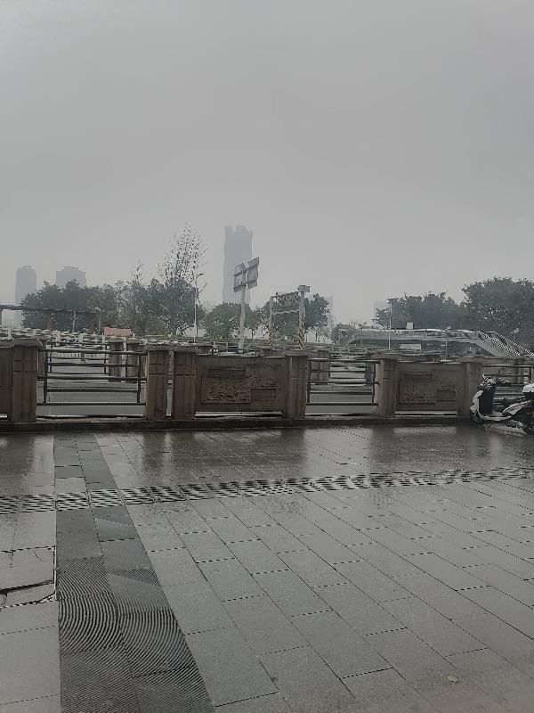 夜幕下的广场舞摇太极视频